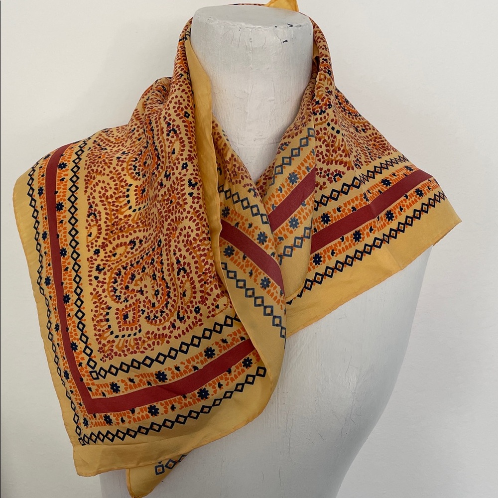 ANNE KLEIN Paisley Patterned Scarf
